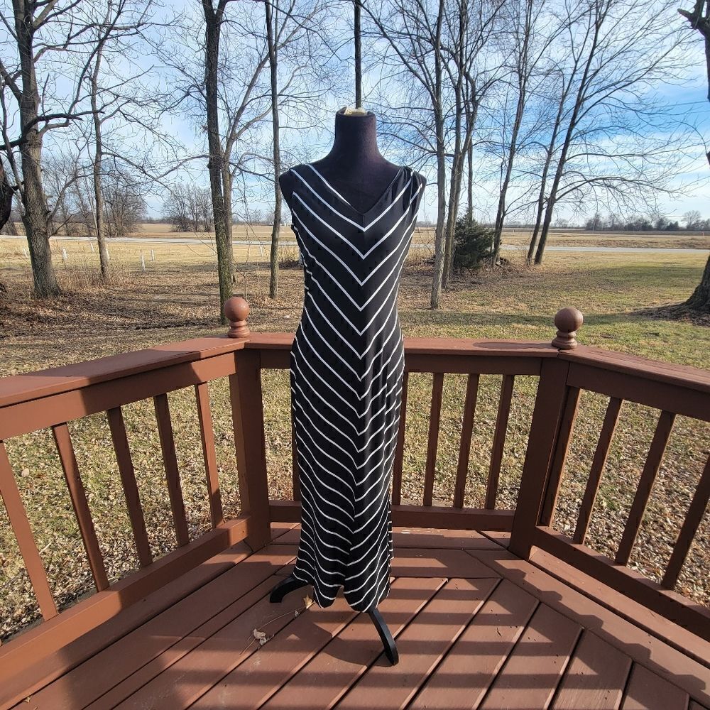 Shape Fx Black White Striped Sleeveless V-Neck Body Hugging Dress Size M